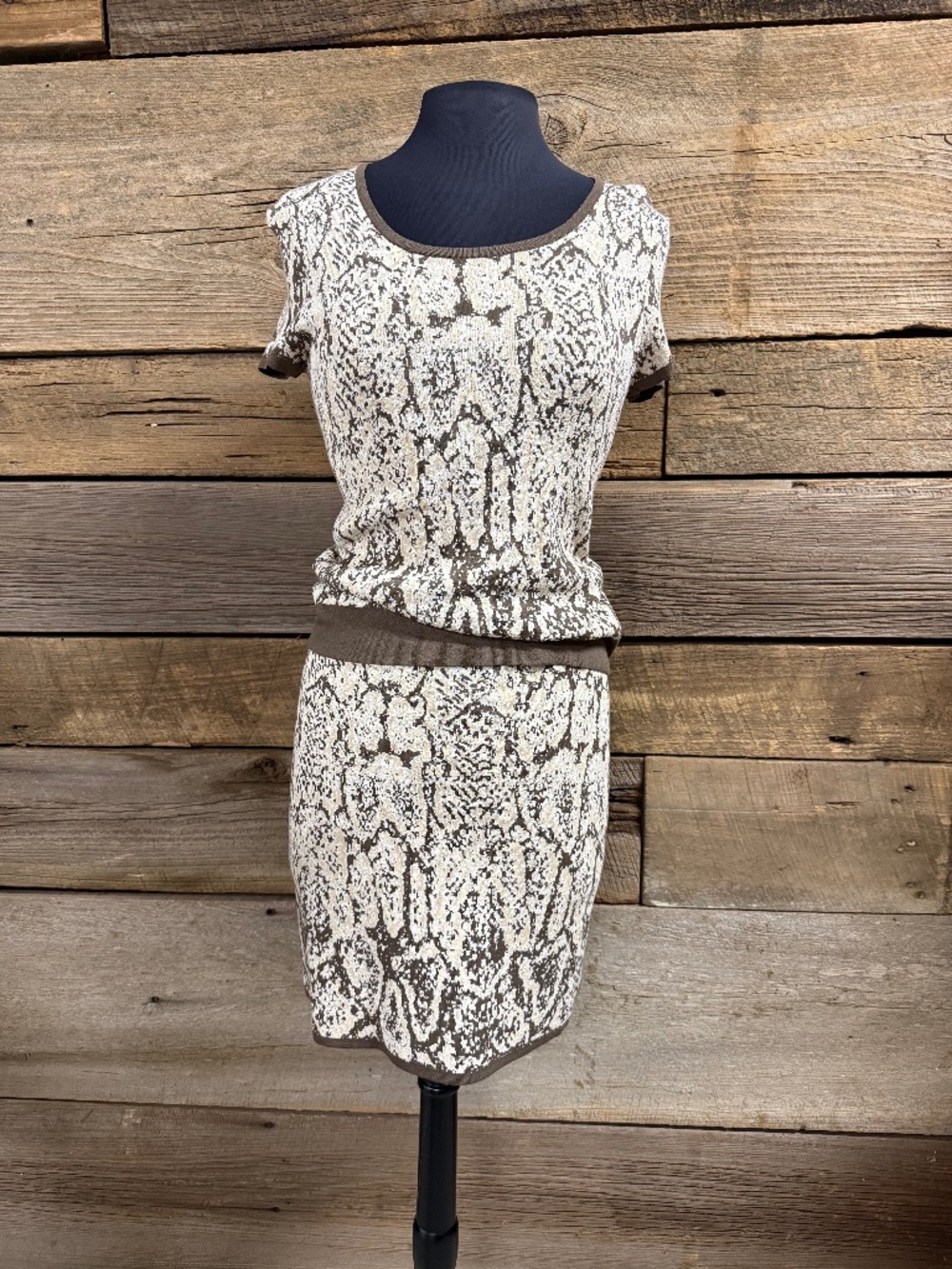 Etcetera 2 piece sweater set with skirt and coordinating sweater, XS and Sm